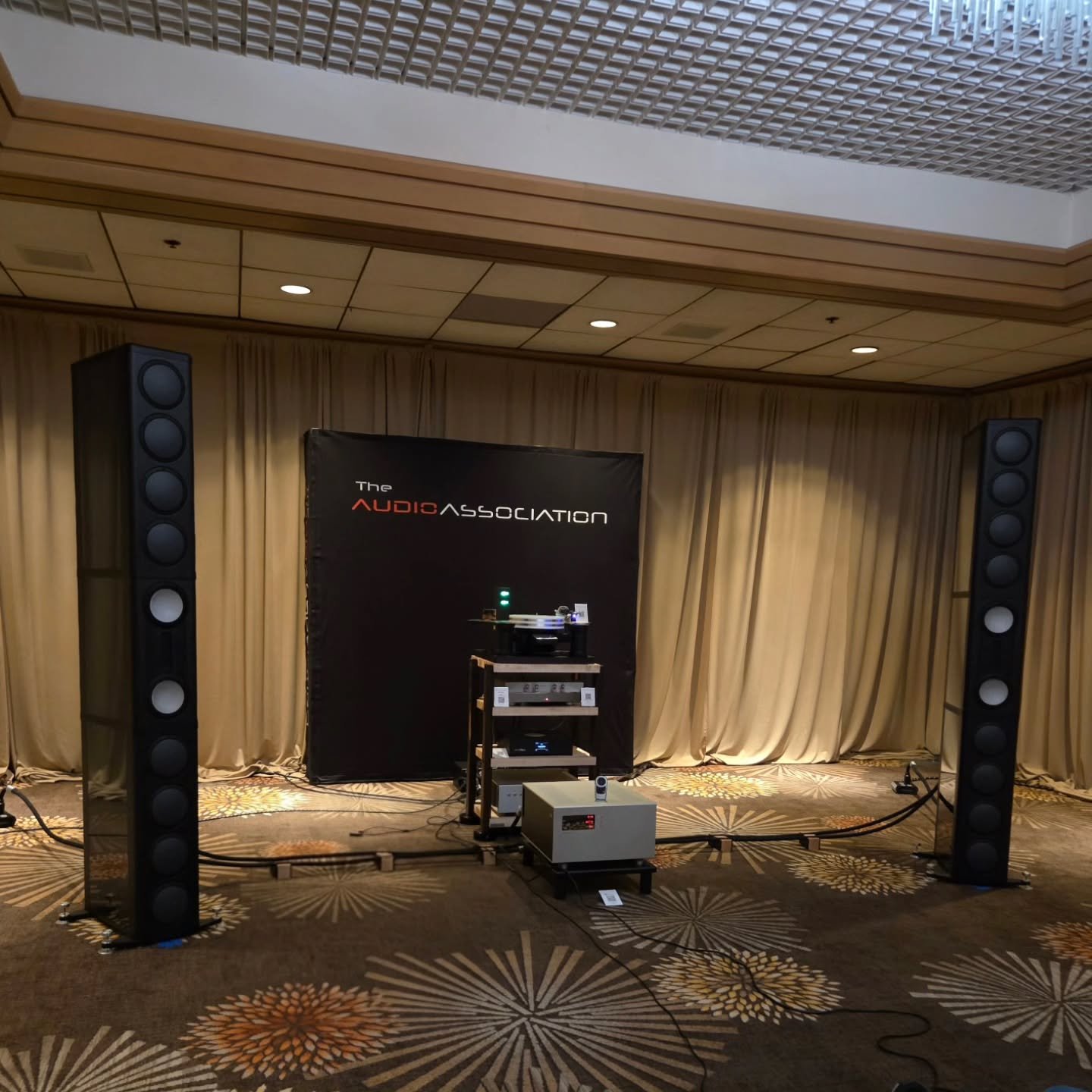 Balboa 1 - THE Show, Hilton Costa Mesa. This is a must visit. The Evolution Acoustics SYSTEM 3 Speakers mated with Soulution electronics, Wave Kinetics NVS Turntable and the Grimm Audio MU2 Streamer DAC housed on an exquisite Massif Audio Designs r