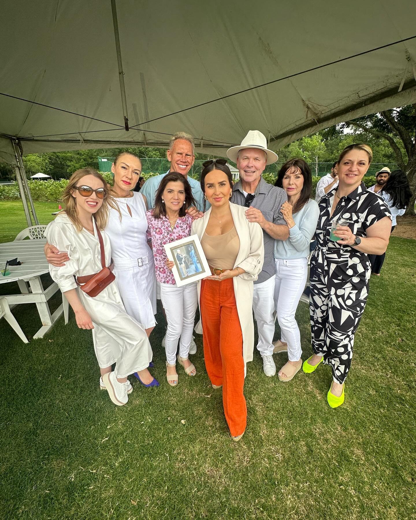 Cheers to a fabulous day at the Houston Polo Club, supporting @doshombres! Sipping on delicious mezcal cocktails and stomping divots made for the perfect blend of elegance and excitement.🐎🧡 #TeamPHCP #PoloDay #DosHombres