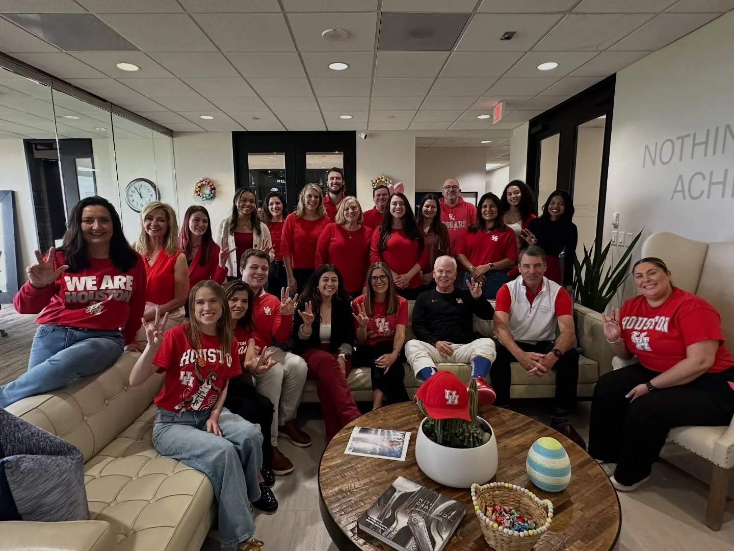 Rooting on our Coogs!🏀🐾 @uhcougarmbk