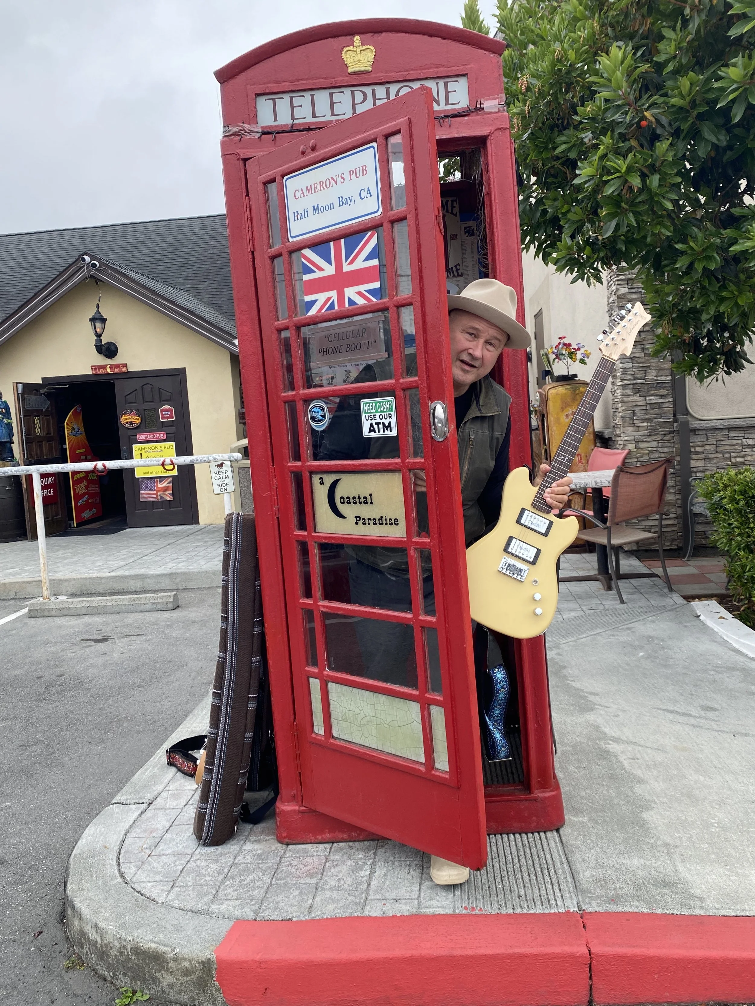 Geoff.phone.booth.IMG_7616.jpg