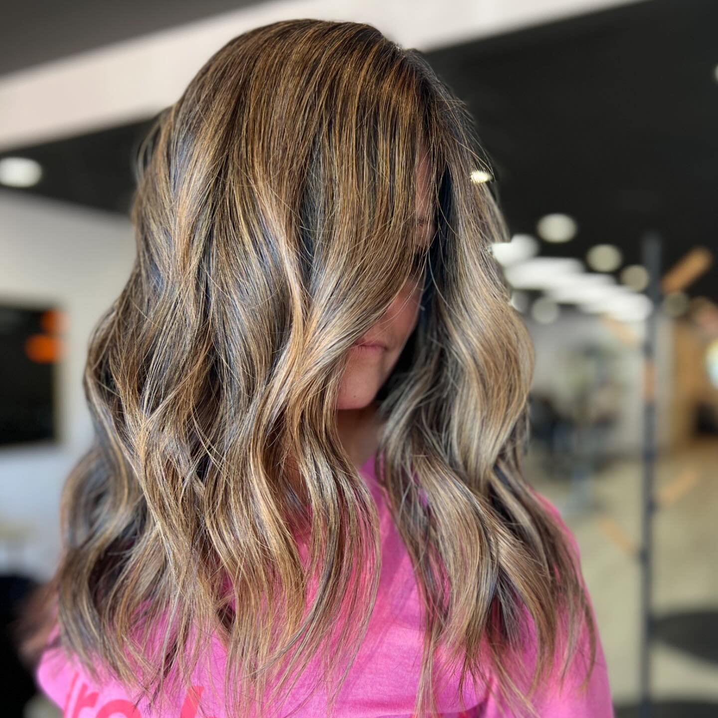 The wonderfully talented Alex of PRISM Hair, everyone and another gorgeous head of highlights, a fresh cut and waves! Alex&rsquo;s specialty is blended brightness with that lived in vibe 🪩

Wanna book with Alex? Text 804-806-0604 today or book onlin