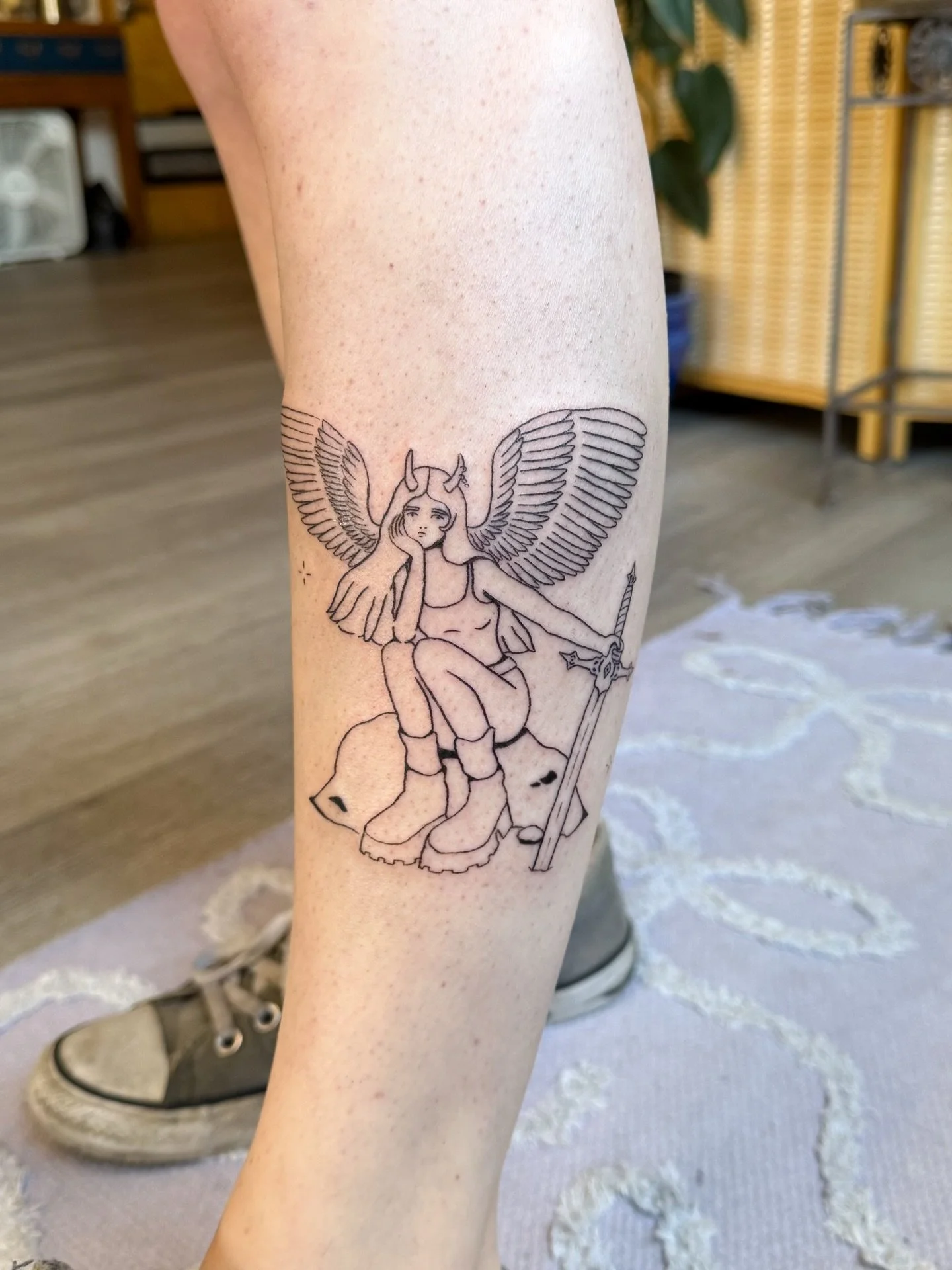 possibly my favorite tattoo yet?? 🗡️ definitely the most line work i&rsquo;ve ever done, so so fun! 

i would luv to draw more characters like this :-)