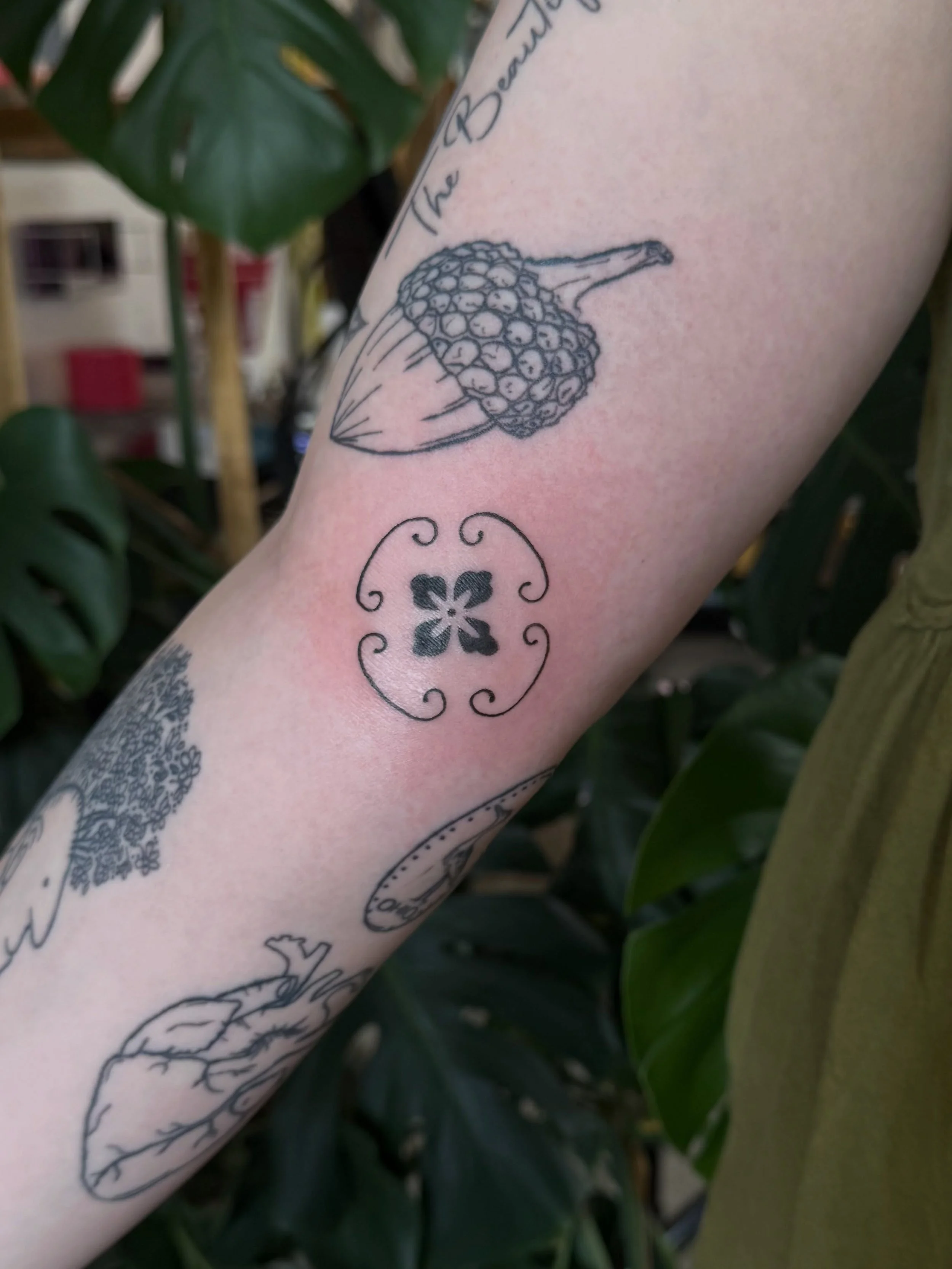 two cutie gap fillers for Keira!

this apple core design was the second tattoo i did on myself! &amp; my third tattoo at the time! it was fun to revisit the design with some improved skills :~)

books are open for may!