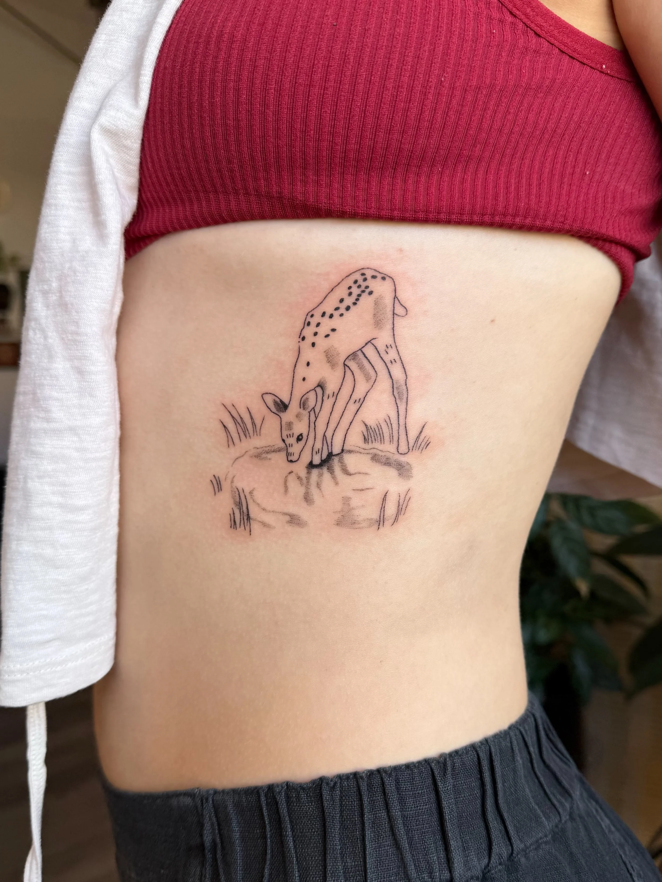 ahhh one of my favorite tattoos I&rsquo;ve done to date!! and also my first time tattooing ribs :-) 

I&rsquo;m really in love with how this turned out and the placement is just perfect in my opinion 🫶🏼 The water reflections are in a grey wash, so 