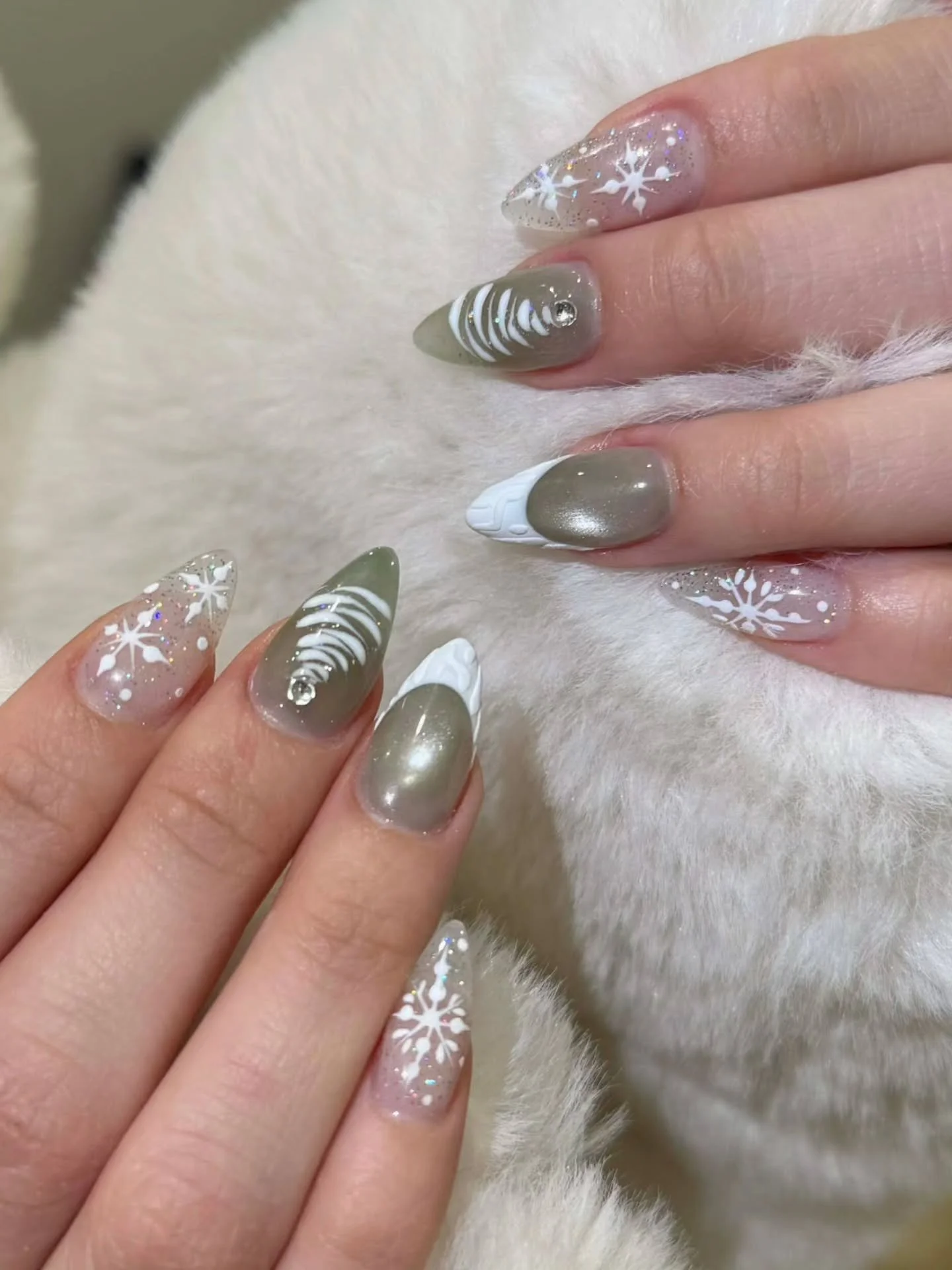 Happy Holidays! 🎄❤️

#yycnails #yycnailsalon #yycnailart