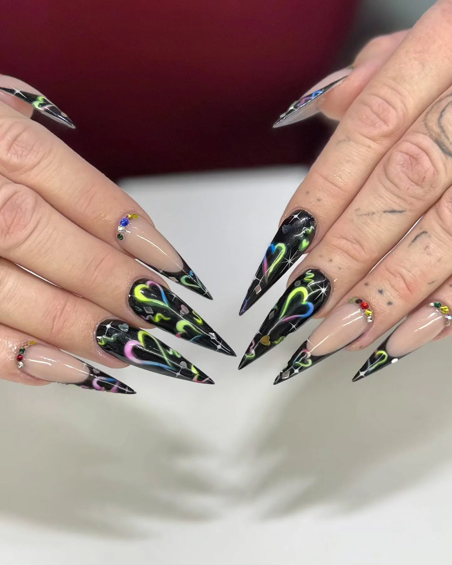 Neon lines, sharp minds&mdash; these claws are doing all the talking. 💚🖤

📍 Jade Nail Bar / 729 1 Ave NE, Calgary, AB, T2E 0B8
📞 (403) 969-9263
🌐 Jadenailbaryyc.ca

#yycnailsalon #yycnails #nails💅 #nailart #nails