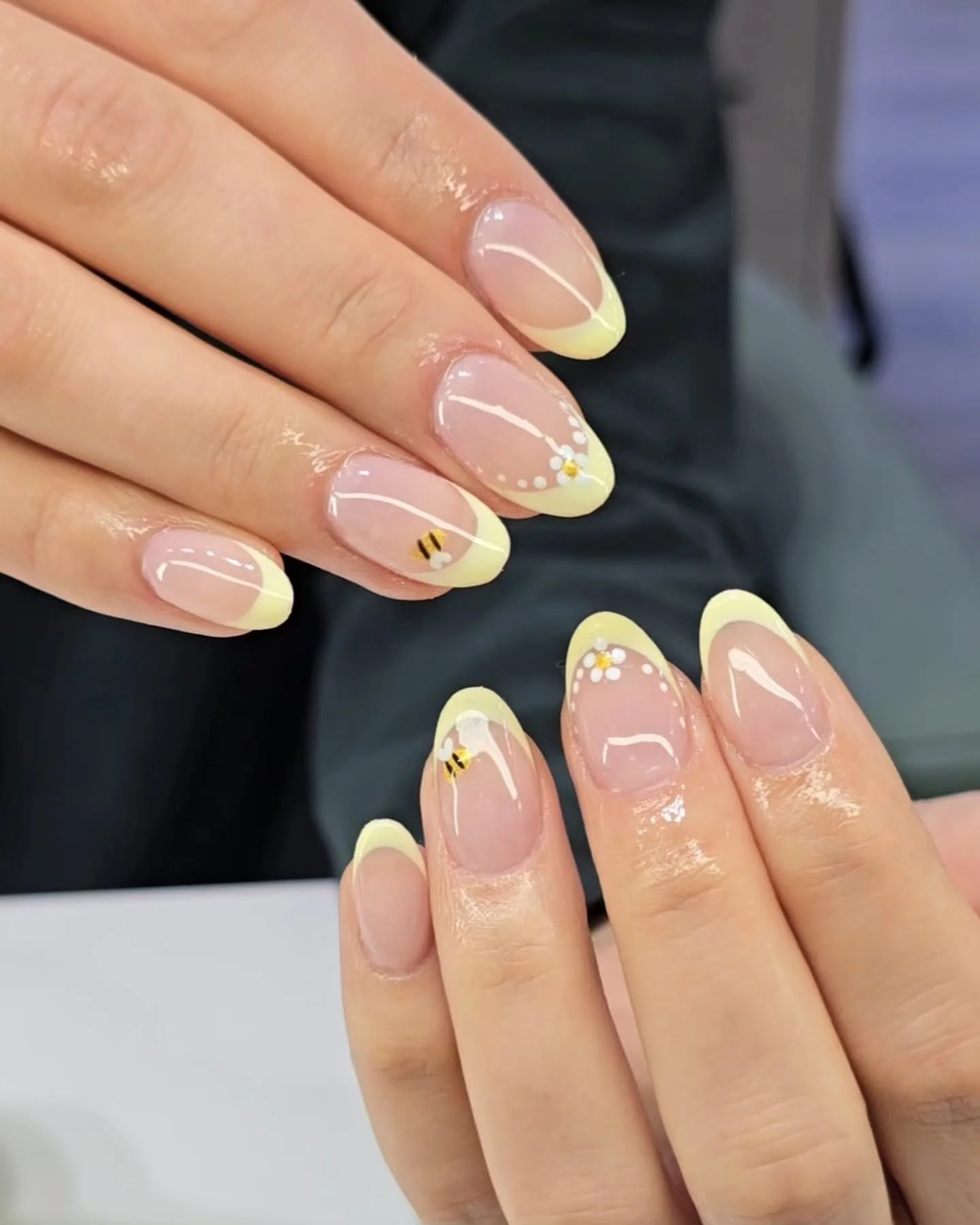 Buzzing into spring 🐝💅🏻

📍 Jade Nail Bar / 729 1 Ave NE, Calgary, AB, T2E 0B8
📞 (403) 969-9263
🌐 Jadenailbaryyc.ca

#yycnailsalon #yycnails #yycnailart #nailart #nails