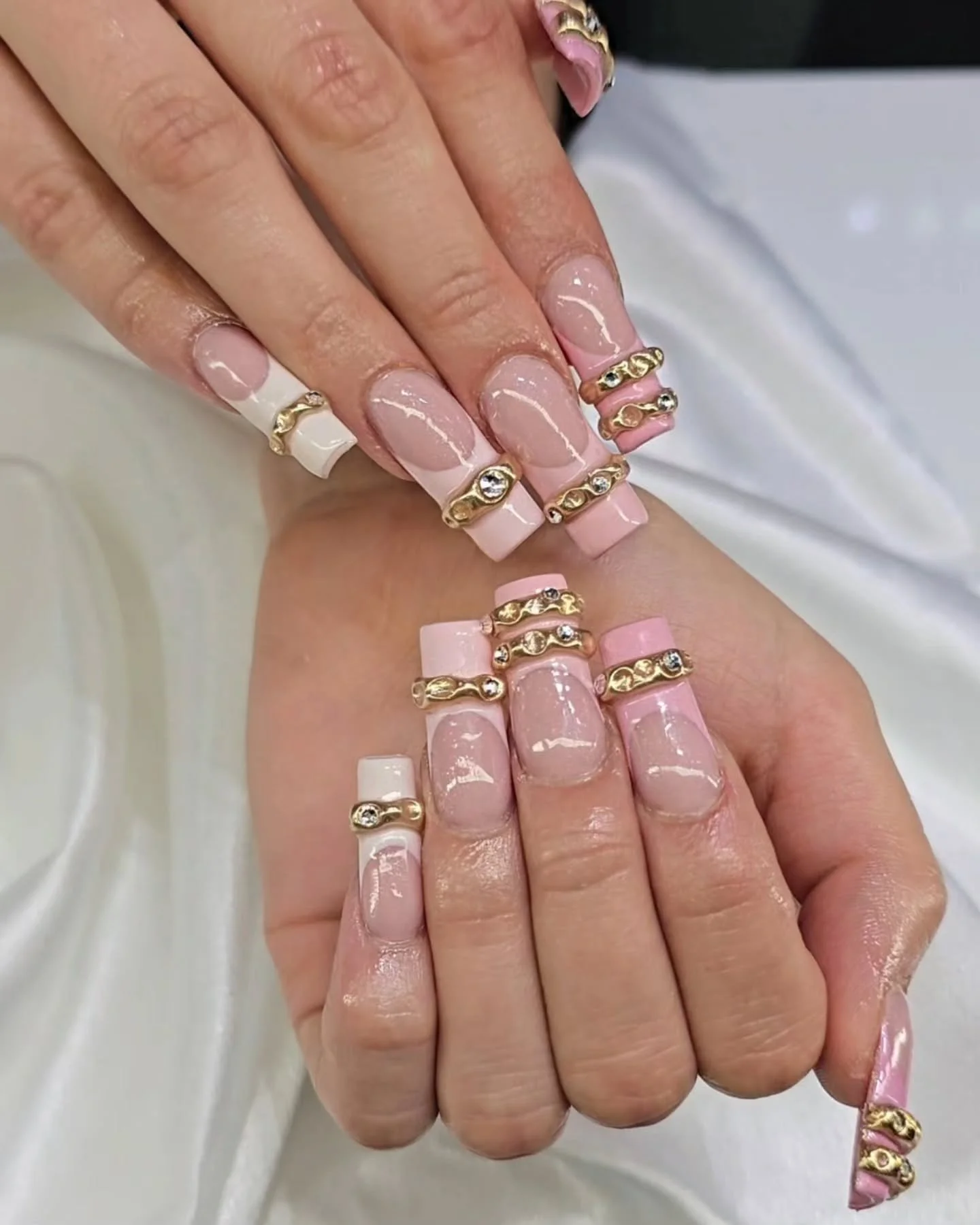 Pretty in pink 💖✨

📍 Jade Nail Bar / 729 1 Ave NE, Calgary, AB, T2E 0B8
📞 (403) 969-9263
🌐 Jadenailbaryyc.ca

#yycnailsalon #yycnails #nails #nailart #yycnailart