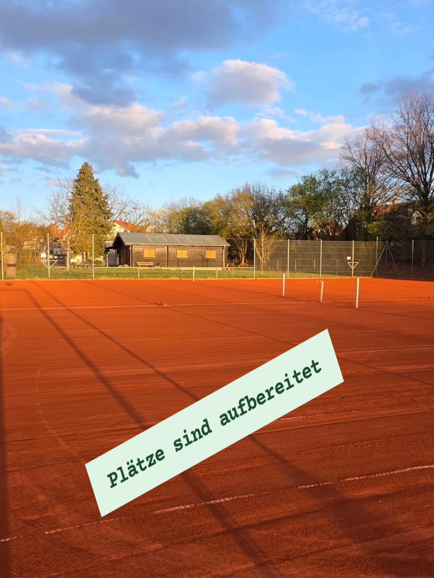 🎾 Die Saison erwacht &ndash; es geht bald wieder los!

Die Tage werden l&auml;nger, die Sonne kommt immer &ouml;fter raus und in der Luft liegt dieser unverkennbare Duft &ndash; der Duft nach neuen Tennisb&auml;llen! Ja, die Tennissaison steht vor d