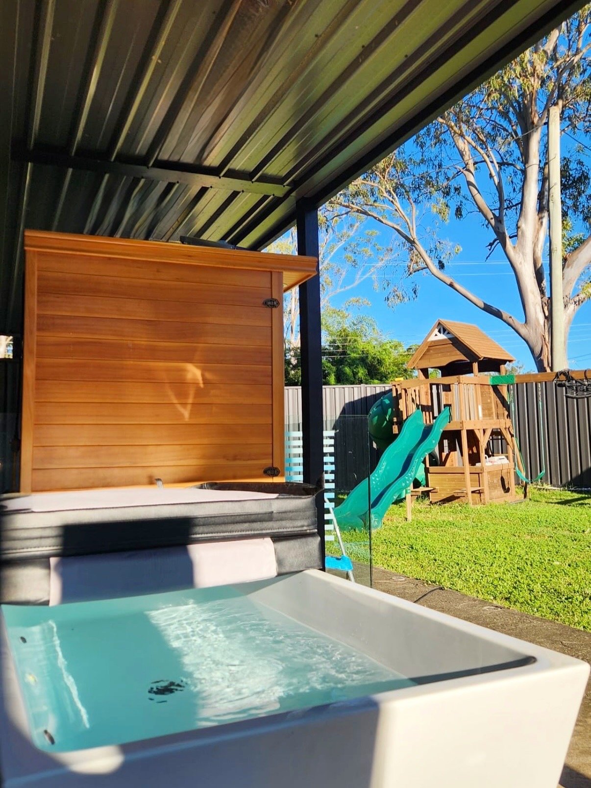 Sauna and cold plunge, kids play area