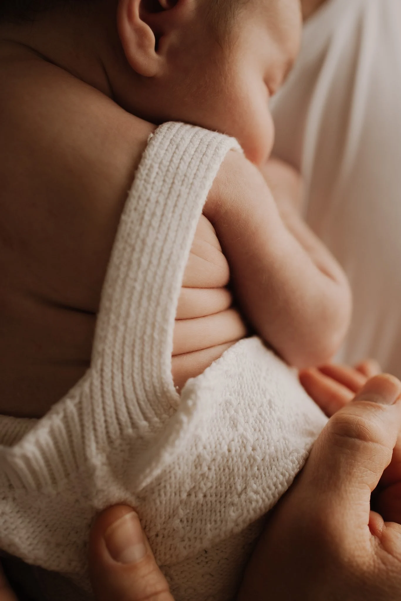 Rylee-newborn-photoshoot_DANNIELLECOOKPHOTOGRAPHY_SNEAKS-21.jpg
