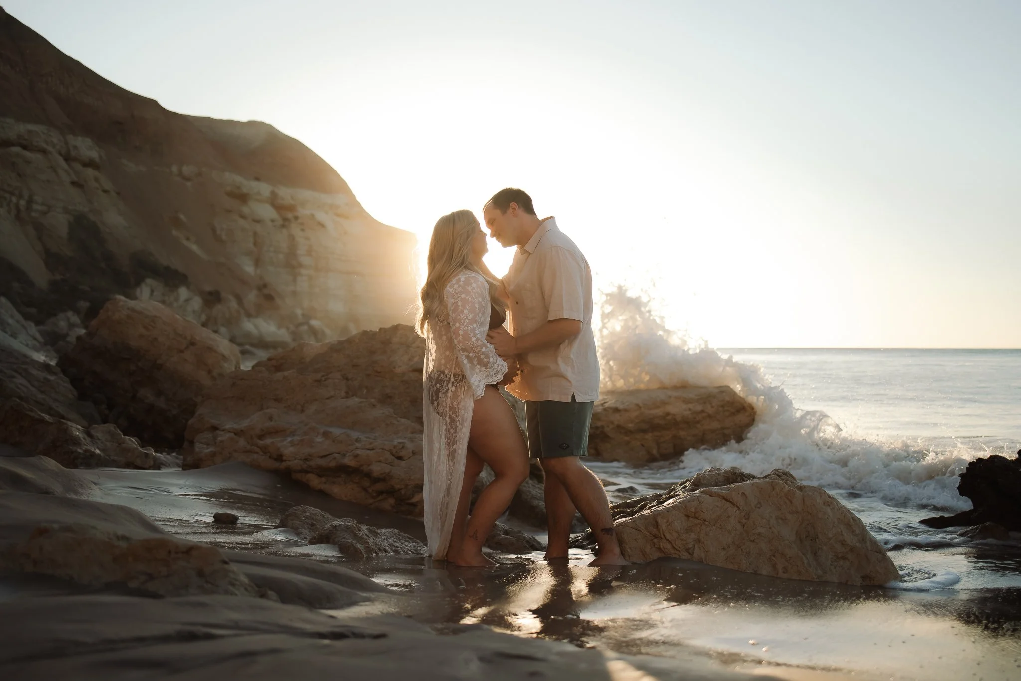 Tara-maternity-photoshoot-adelaide_DANNIELLECOOKPHOTOGRAPHY_sneaks-23.jpg