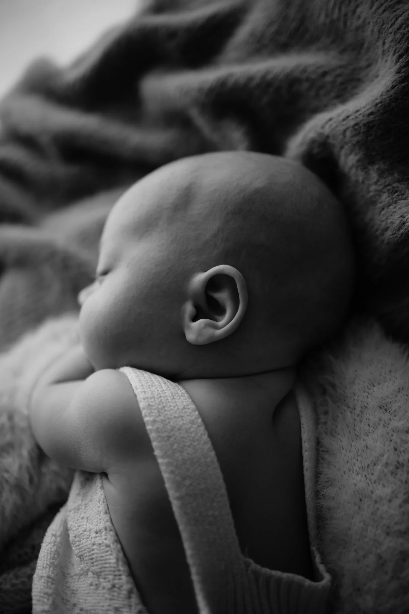 HarpernewbornbyDannielleCookPhotography_SNEAKS-24.jpg