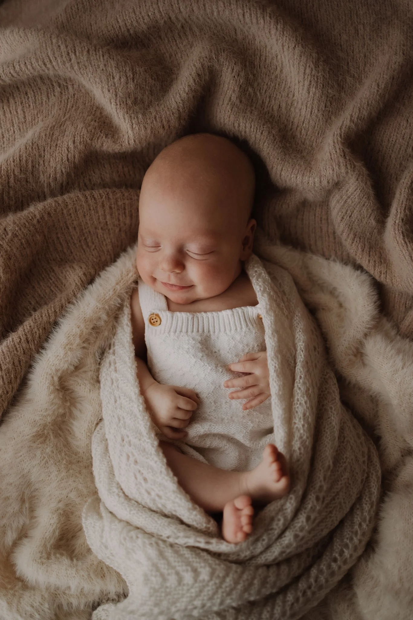 HarpernewbornbyDannielleCookPhotography_SNEAKS-15.jpg