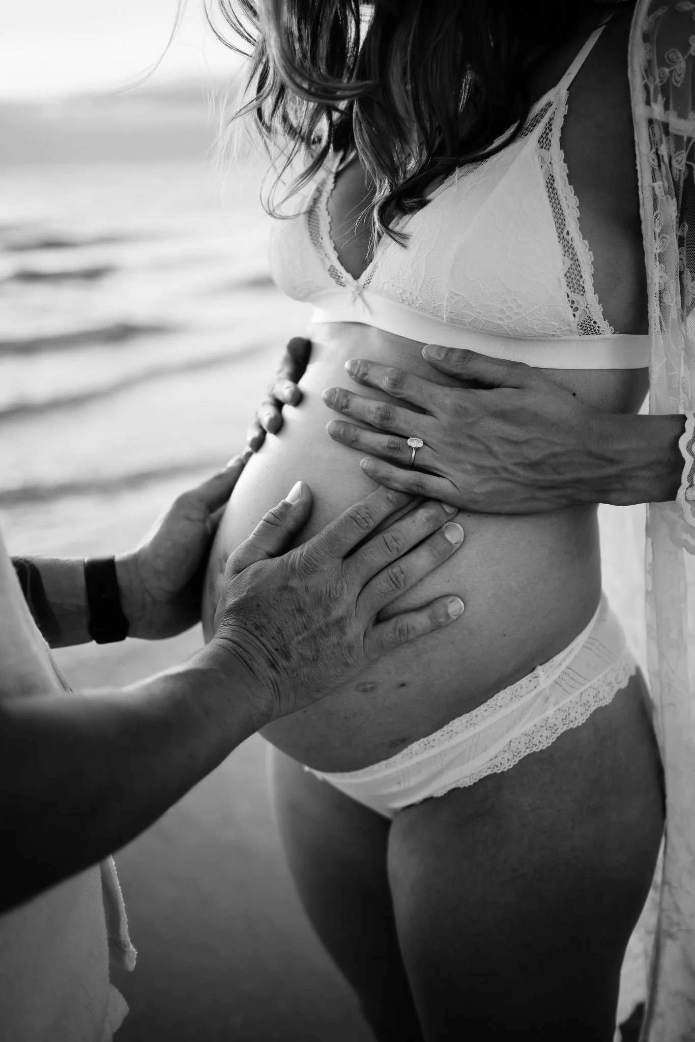 Tylah-maternity-photoshoot-adelaide_DANNIELLECOOKPHOTOGRAPHY_sneaks-9.jpg