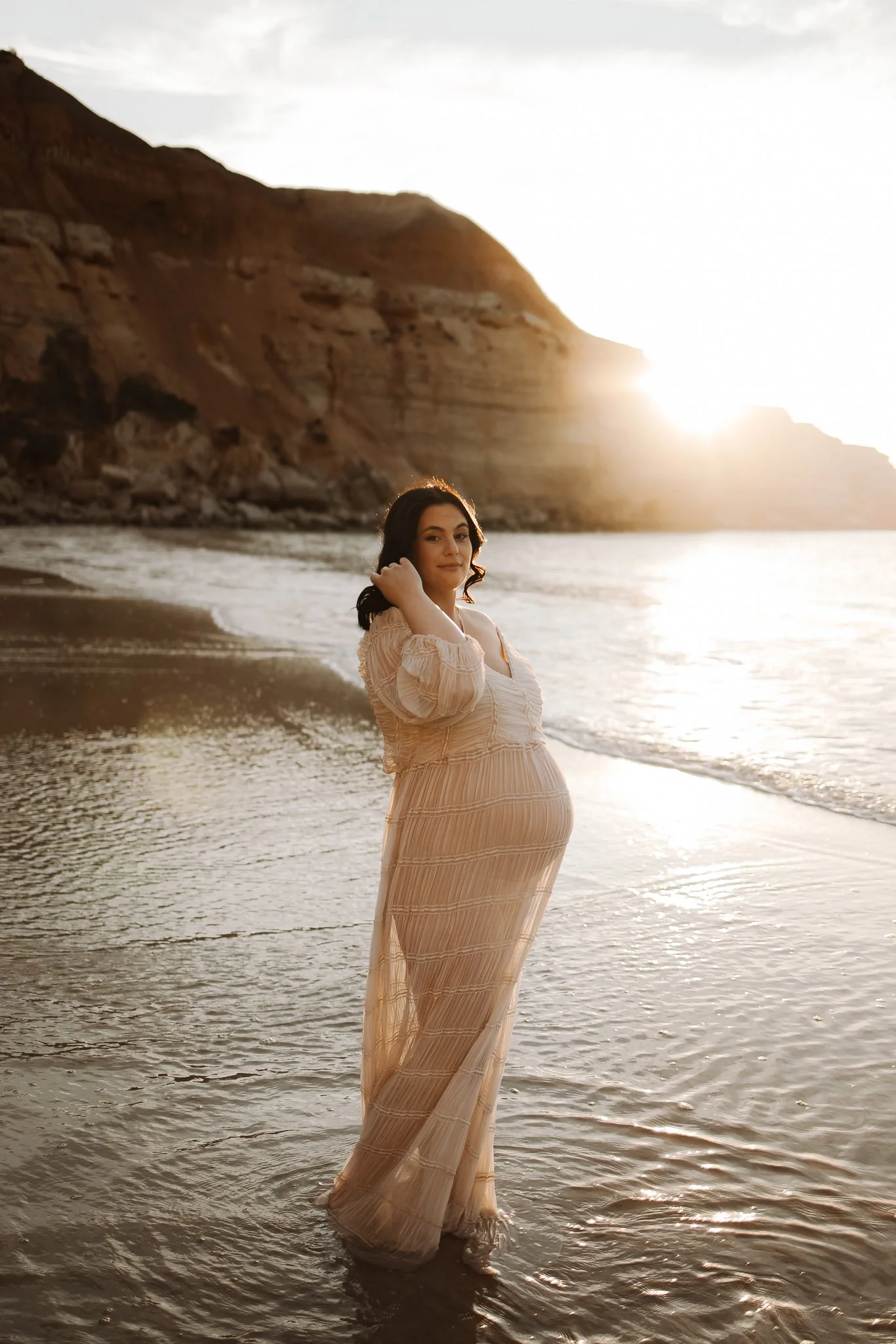 Ebony+Kendra-Maternity-photoshoot-adelaide_DANNIELLECOOKPHOTOGRAPHY_sneakpeek-19.jpg