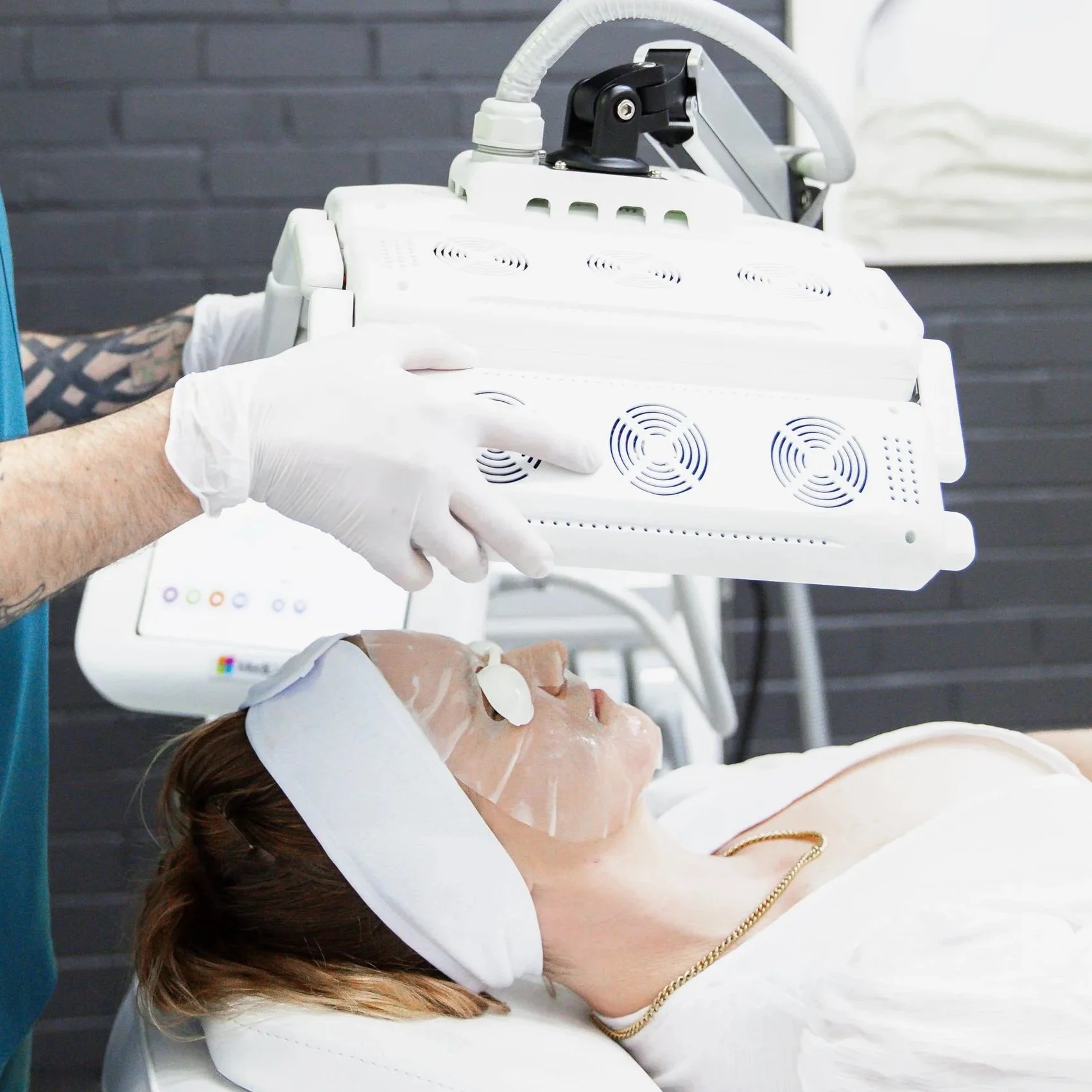 led light therapy - skin treatment - acne treatments - acne - oily skin - clogged pores - acne scars - skin clinic - cosmetic clinic - geraldton - pure cosmetics