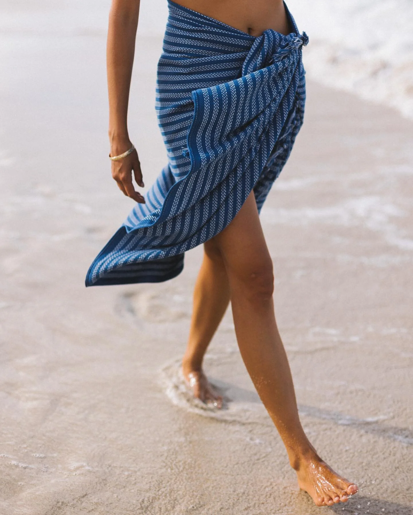 Beach days with @alliechuuu x @slowtide 🏝️