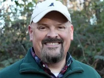 Caucasian man therapist wearing a ball cap 