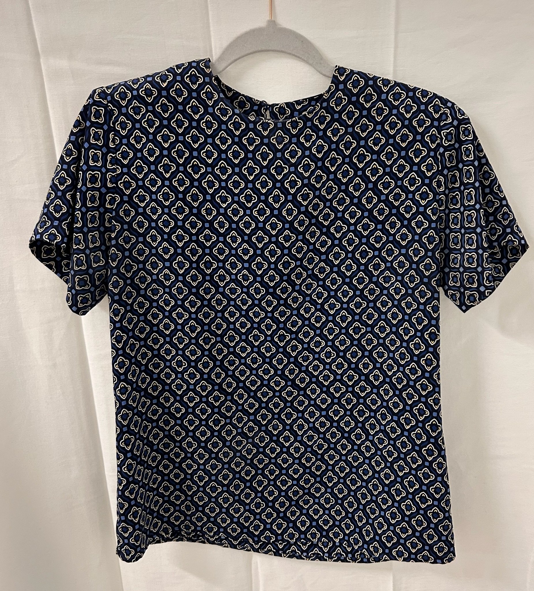 BX2 #37_Blue Patterned Top_Size M