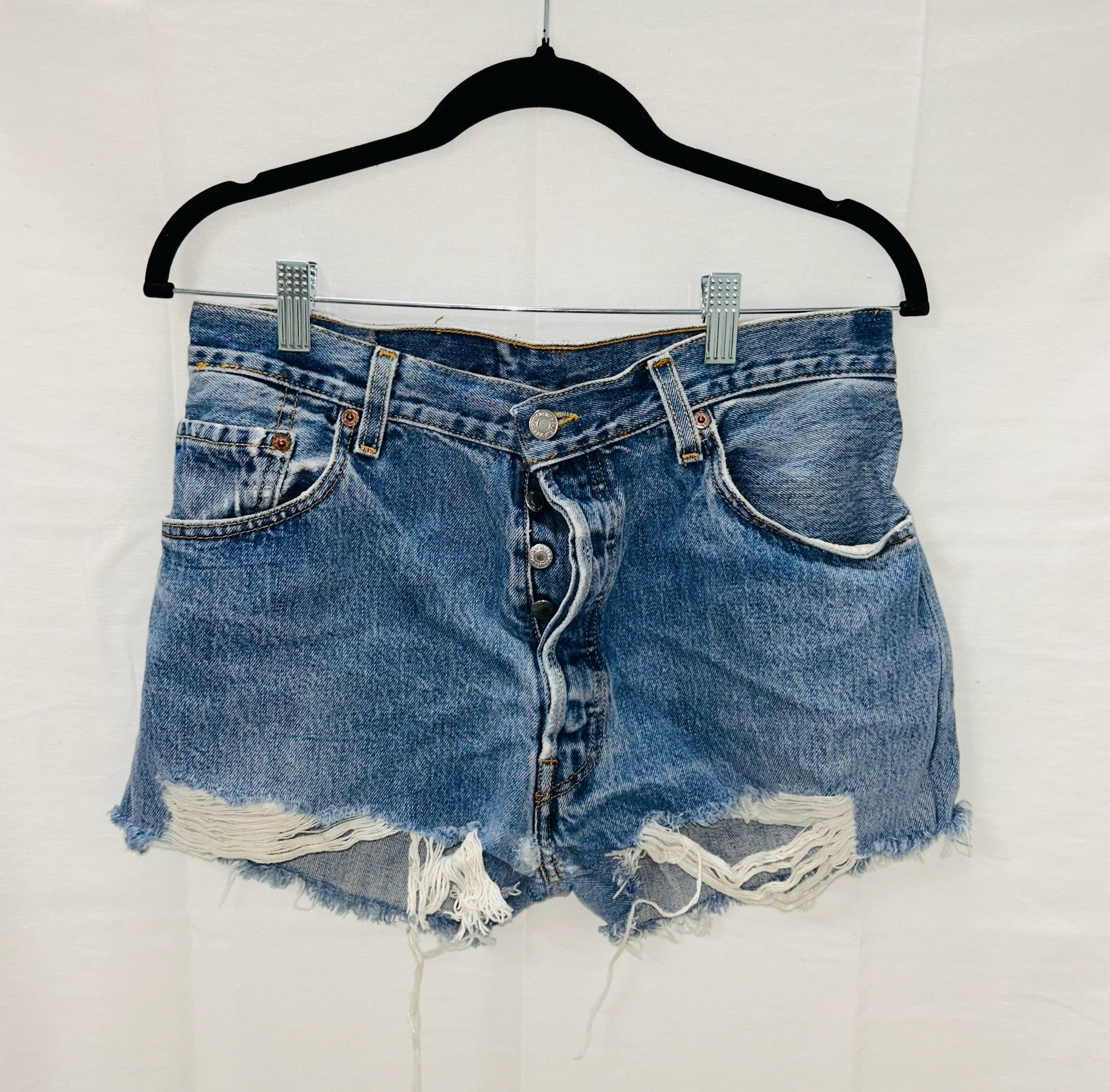 BX6 #26_Levi’s Jean Shorts_Size 4