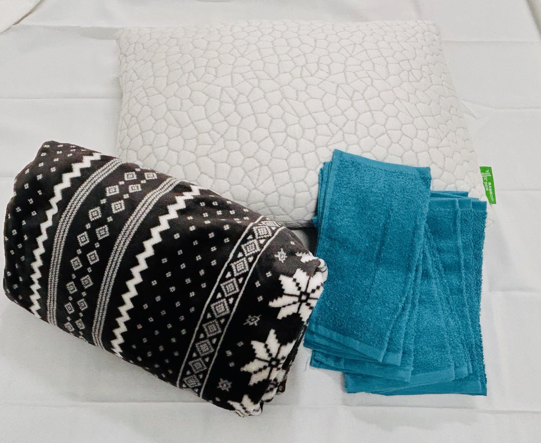 T #10_Home Bundle (Pillow, Blanket, Hand Towels)