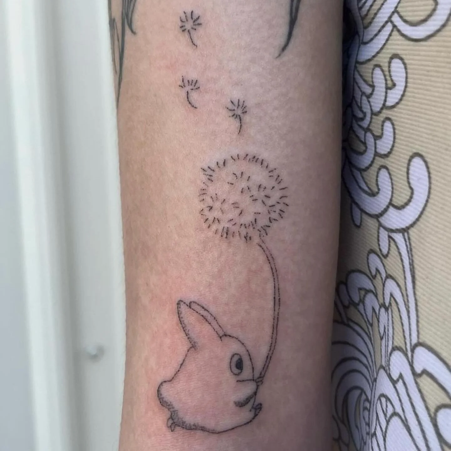 We always love having another handpoke artist in the studio! 🤩 @eclairepokes will be with us for just one day: July 10th! 🥹🫶 Don&rsquo;t miss out on the chance to snag a tatty from her while she&rsquo;s visiting ~ Swipe through to see some of her 