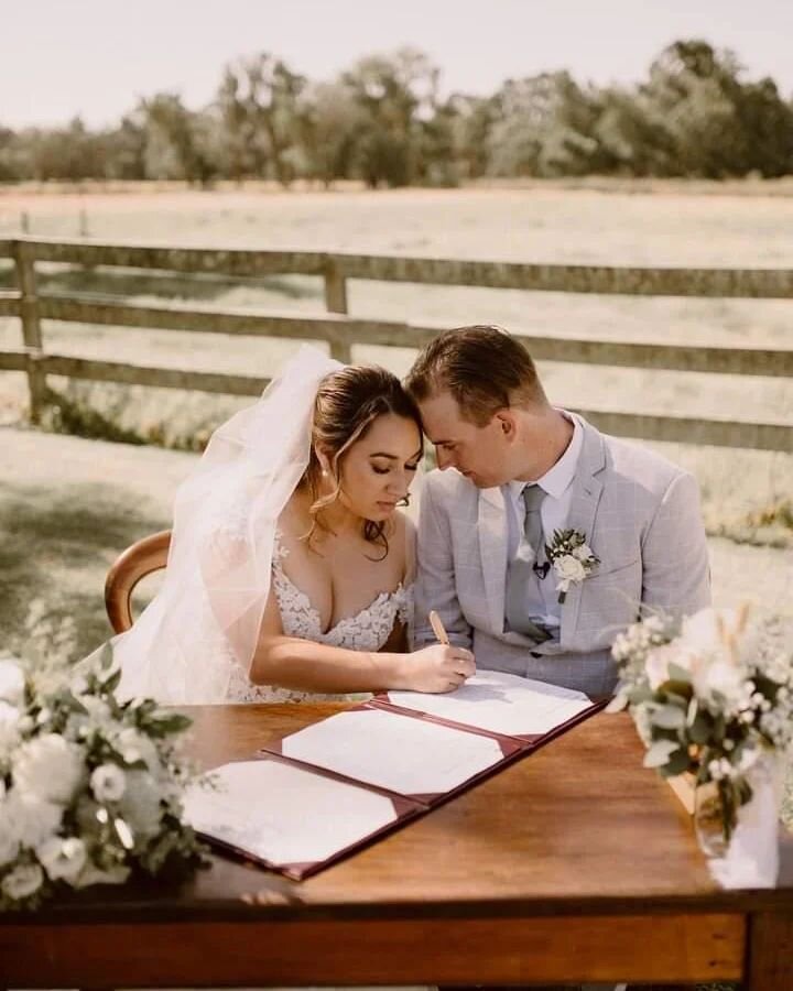 The moment Erin &amp; Keegan made it official, I just love this photo 🤎

#ceremonieswithlove #downsouthcelebrant #alverstokeweddings