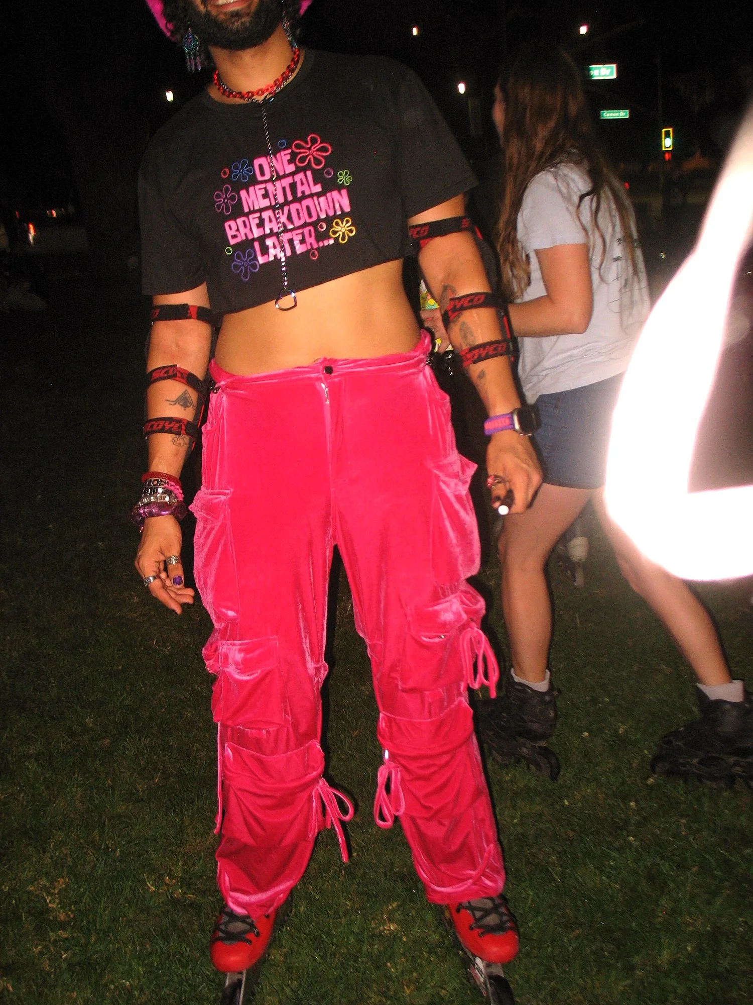 rollerblade-skating-rollerskate-fashion-digicam-film-style-pink-pants.jpg