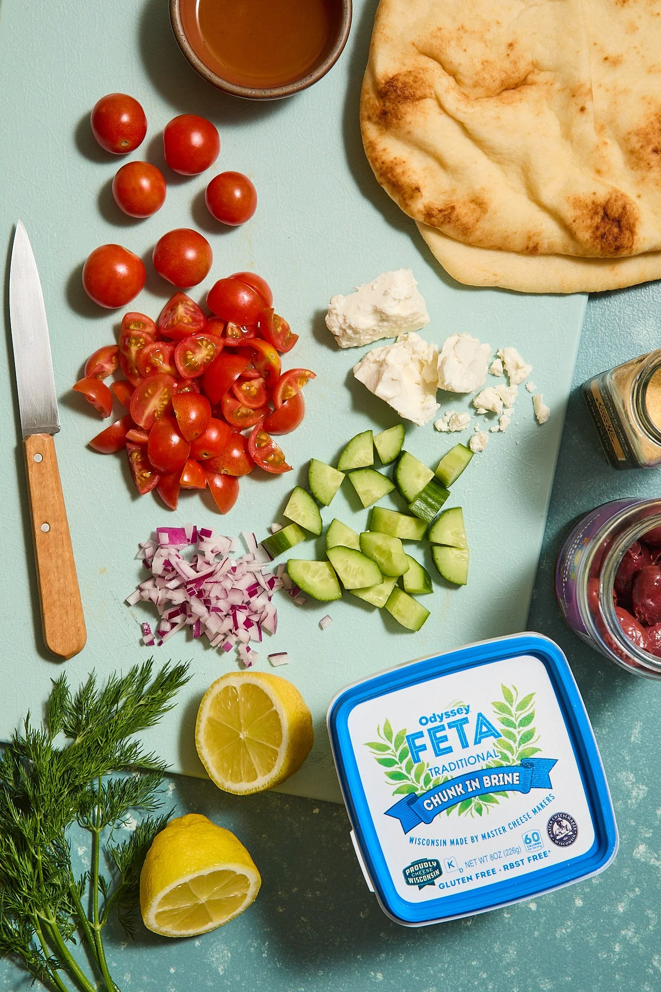 mediterranean-flatbread-tomato-cucumber-feta-naan-recipe-foodblog-lemon-olives-recipe.jpg