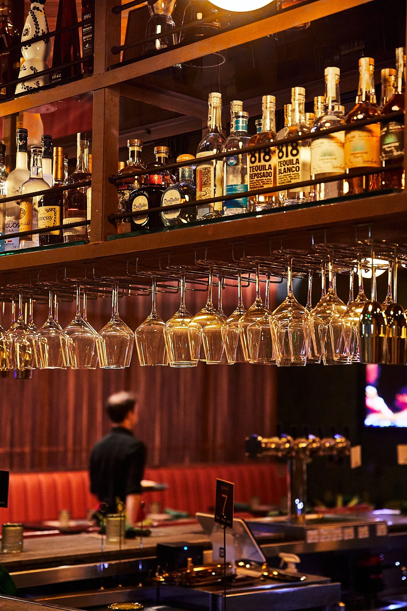 fine-dining-luxe-bar-glasses-moody.jpg