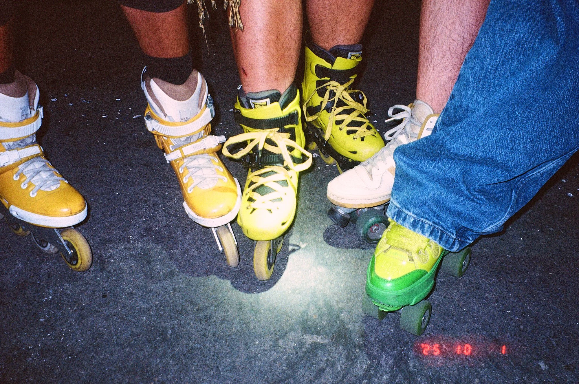 rollerblade-skating-rollerskate-fashion-digicam-film.jpg