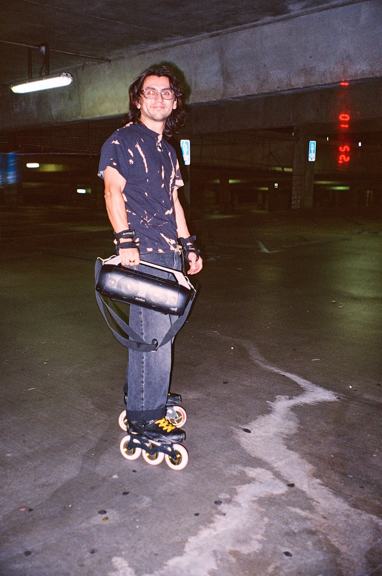 rollerblade-skating-rollerskate-fashion-digicam-film-boombox-jetset-radio-retro-style.jpg