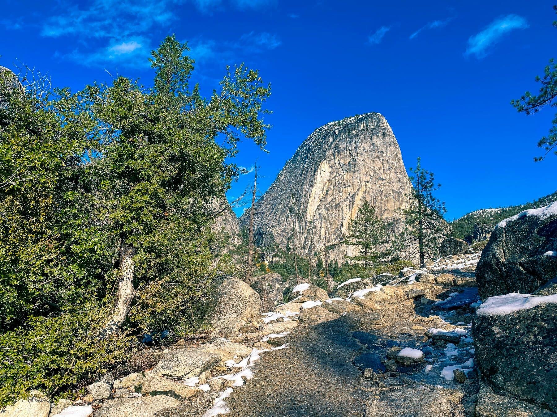 Yosemite-National-Park-Liberty-Cap.jpg