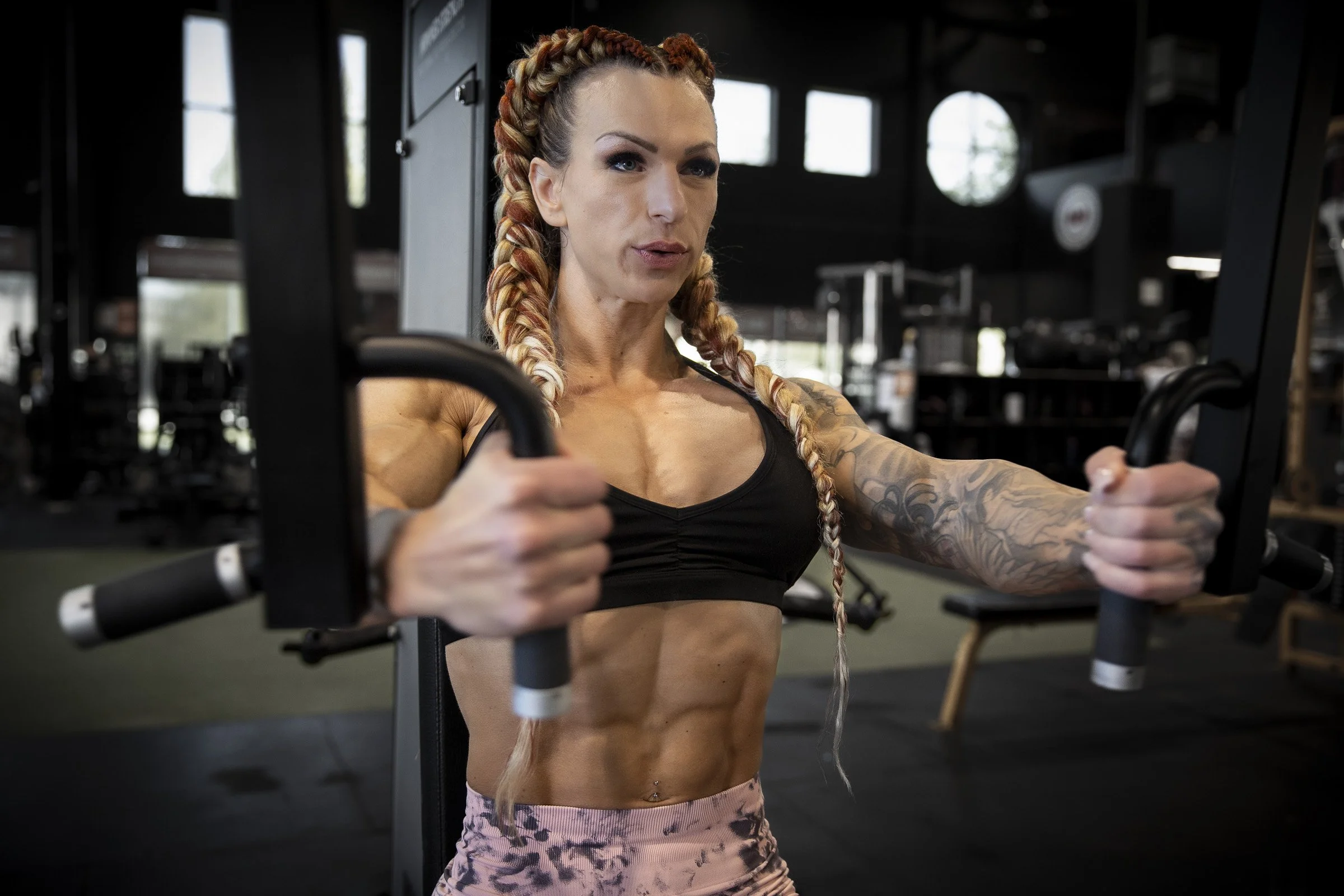 Fitness Photoshoot Tips for Female Bodybuilders in Peak Week