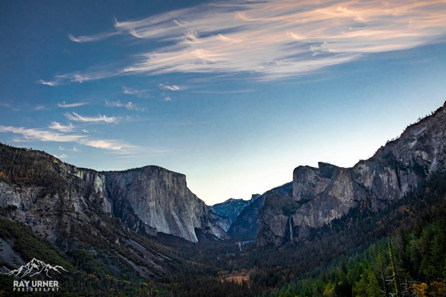 Yosemite National Park in California - Sunrise at Artist Point