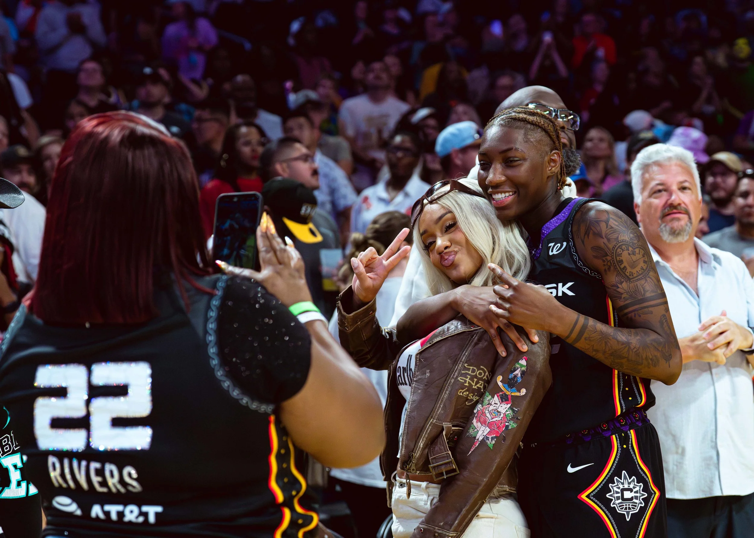 LA Sparks_vs_Conn Sun_Crypto.com Arena_7.13.2025_by A.Stevens_HGN-49.jpg