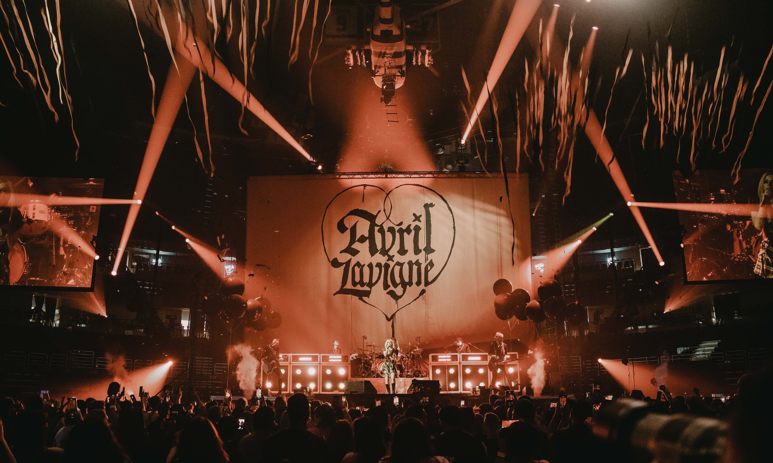 AvrilLavgine_MainStreamSellout_Anahiem_7-16-2022_1.jpg
