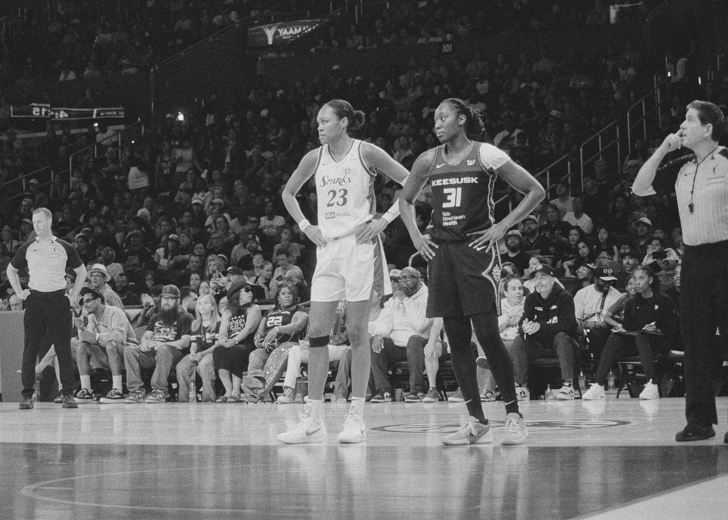 LA Sparks vs Conn Sun_7.13.2025_by Alishia Stevens_35mm-15.JPG