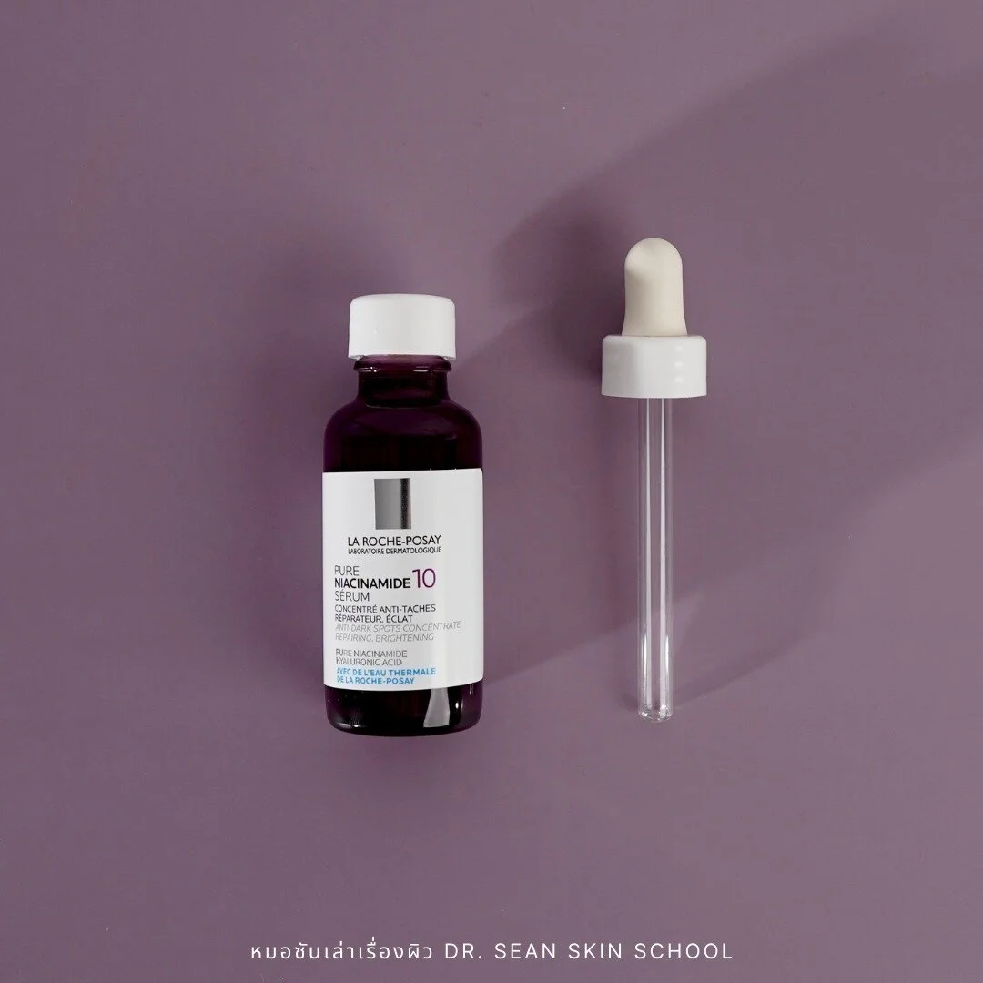 PURE NIACINAMIDE 10 SERUM ถูกพัฒนาสูตรมาให้จัดการครอบคลุมทุกกลไกการเกิดรอยดำ ทั้งตัดต้นกำเนิดของเม็ดสีและลดรอยดำที่เกิดขึ้นแล้วด้วย 3 ปฏิบัติการ 1. #จัดการ สัญญาณการเกิดเม็ดสีโดย PHE-Resorcinol 2. #ป้องกัน การเกิดรอยใหม่และลดอักเสบด้วย Niacinamide แล