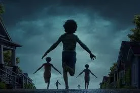 A shot of the children running in the film Weapons (2025)