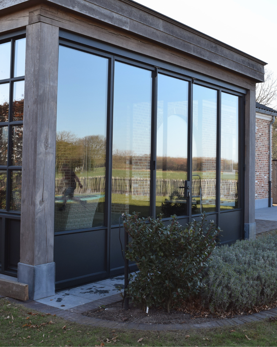 Stalen buitenschrijnwerk voor overkapping