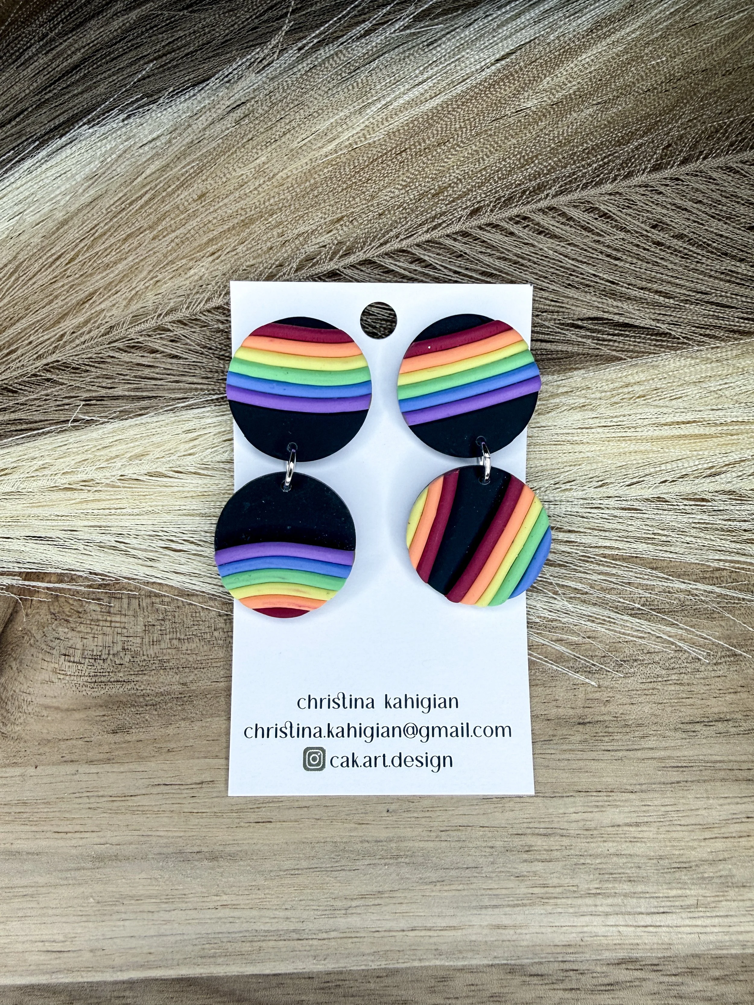 pride rainbows - black