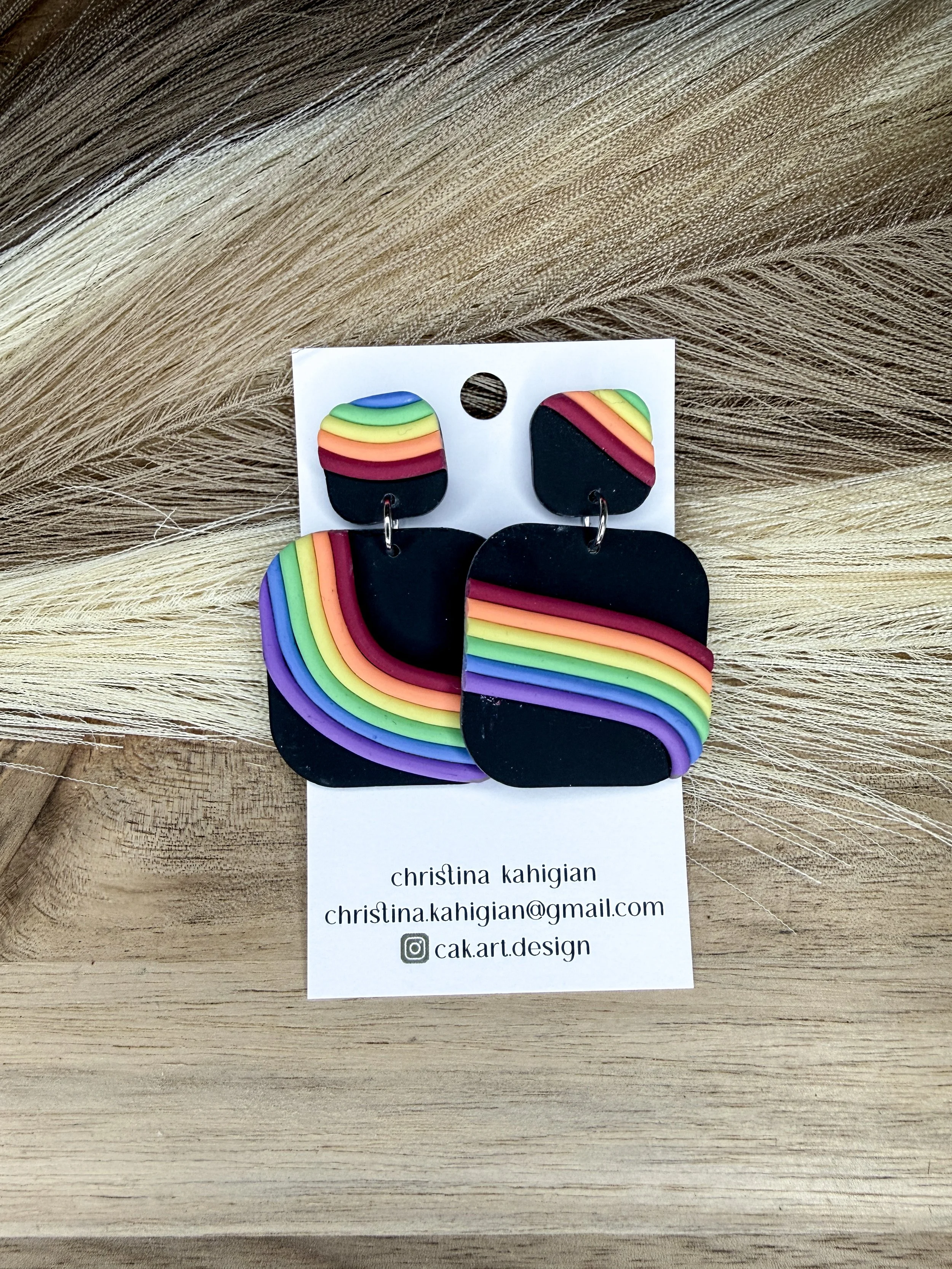 pride rainbows - black