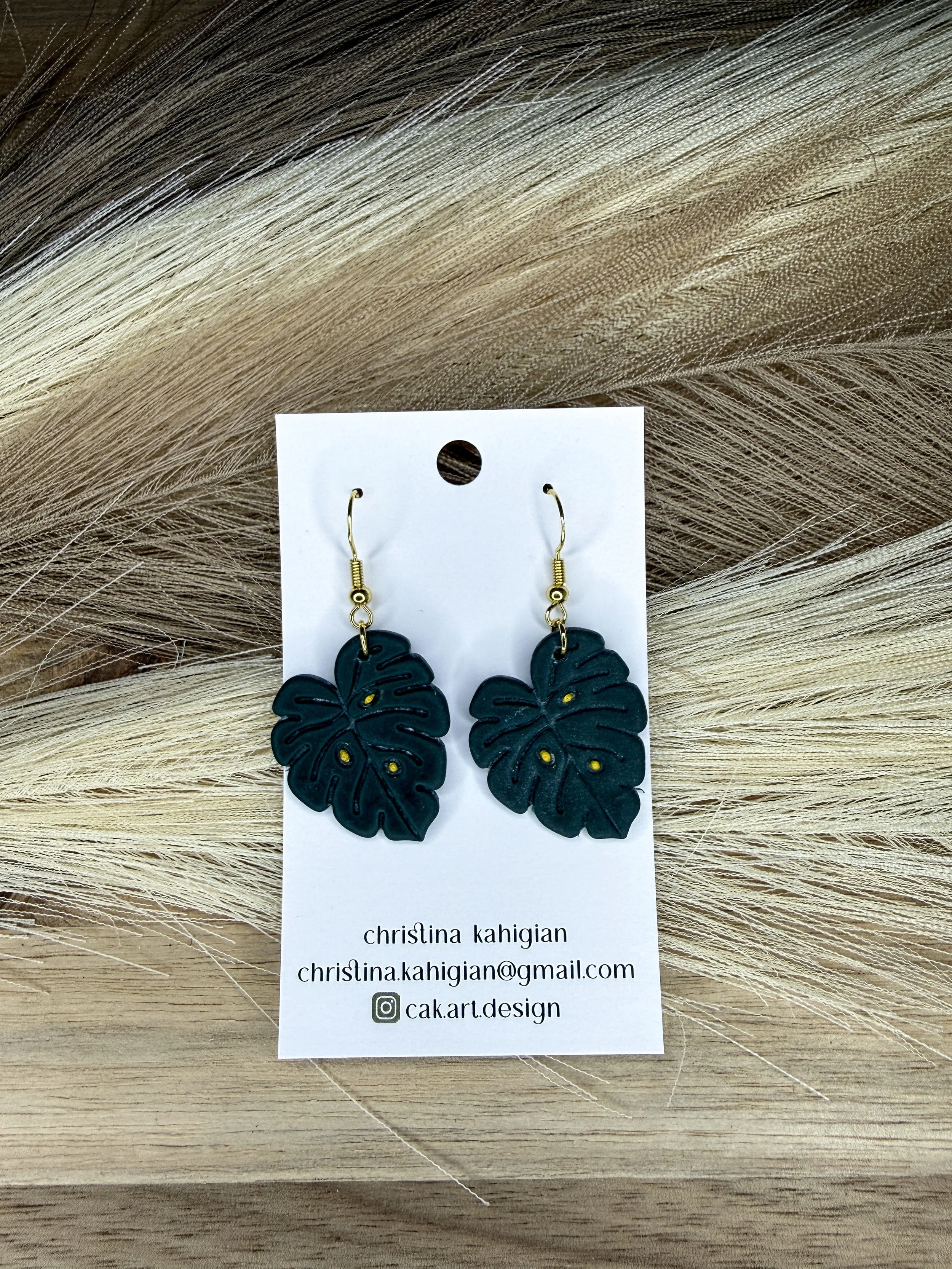 dark green monstera