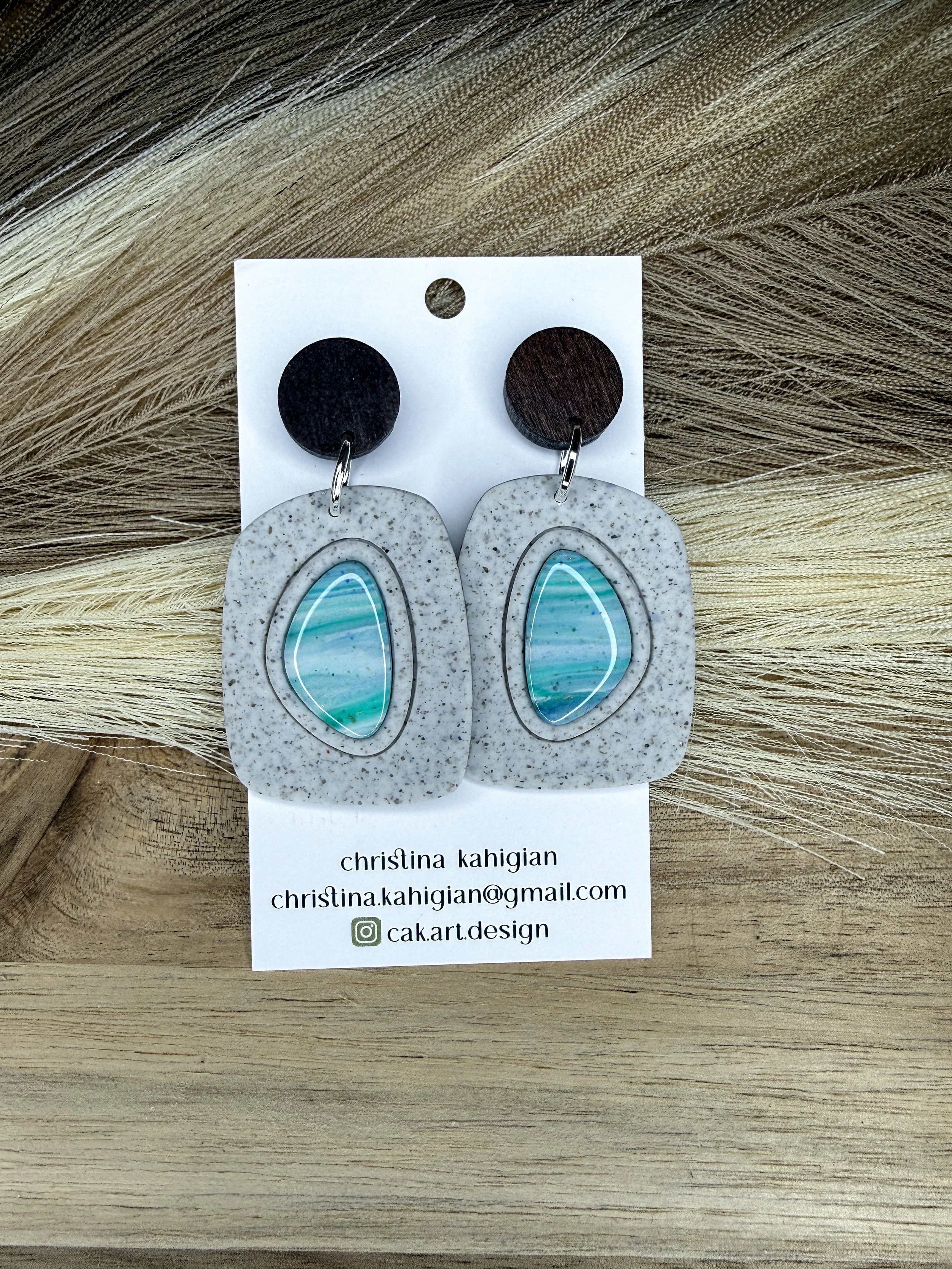 bezel - white & blue stripes