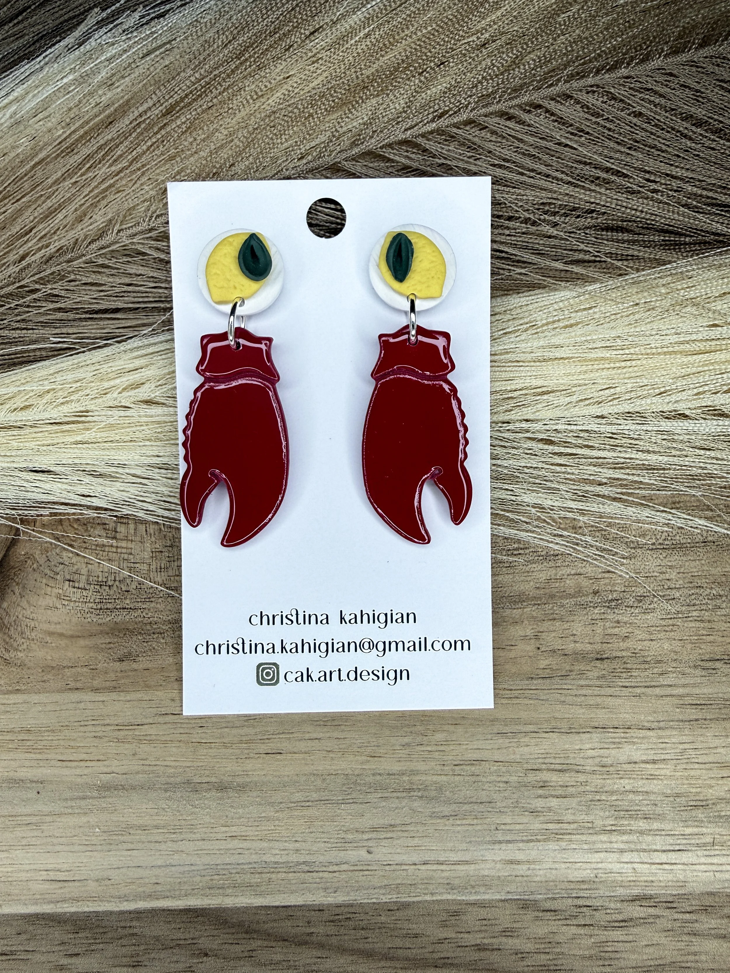 lobster claws with lemons