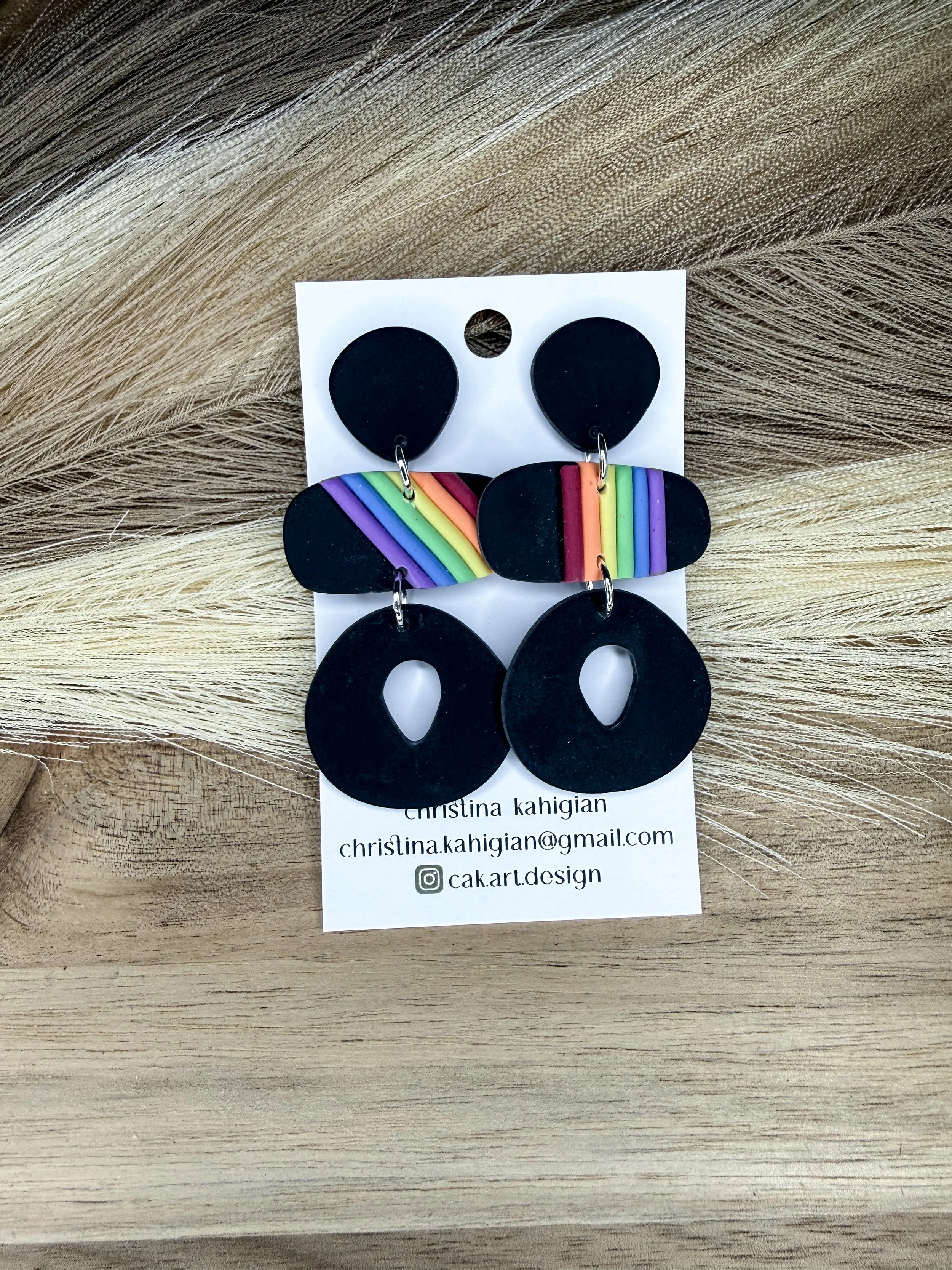 pride rainbows - black