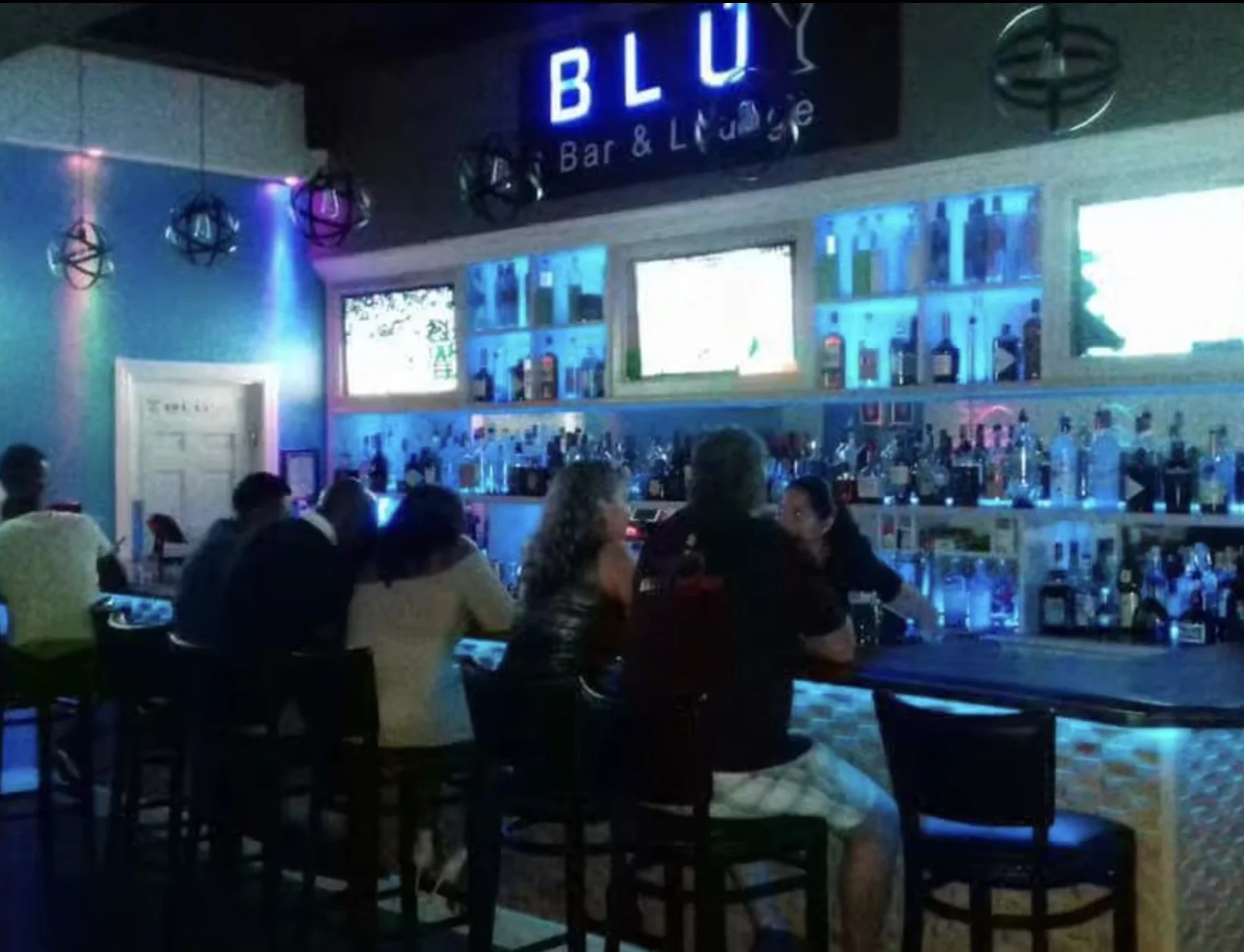 BLU BAR, GRACE BAY