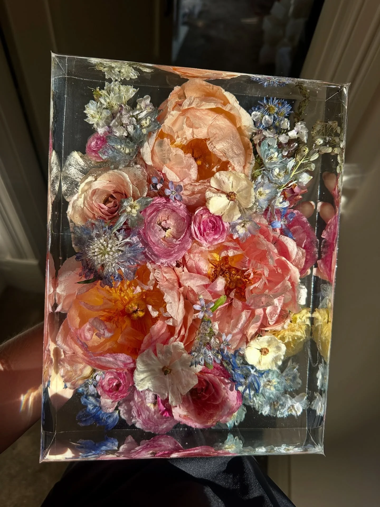 She&rsquo;s a beauty, fresh out of the mould and still needs a shiny top coat but I couldn&rsquo;t resist sharing! ✨

Florist: @hibiscus_and_hodge_flowers 
@jacquelinecross33 

Resin: @mouldd_resin 

#resinflowerblock #flowerpreservation 
 #resinpour